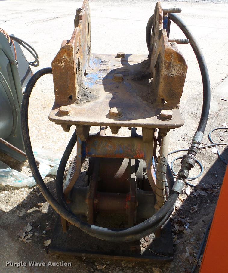 image for item EW9985 1985 Caterpillar 206 rubber tire excavator