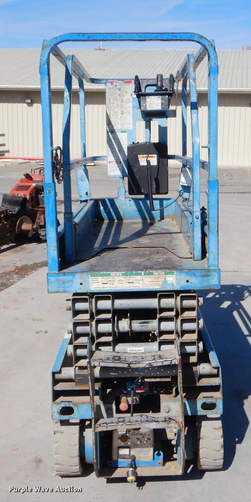 image for item EZ9791 2003 Genie GS-1930 scissor lift