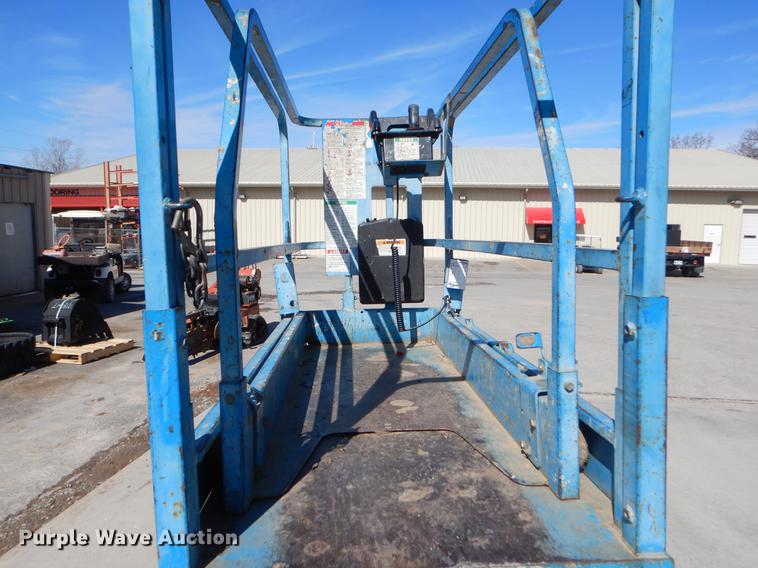 image for item EZ9791 2003 Genie GS-1930 scissor lift