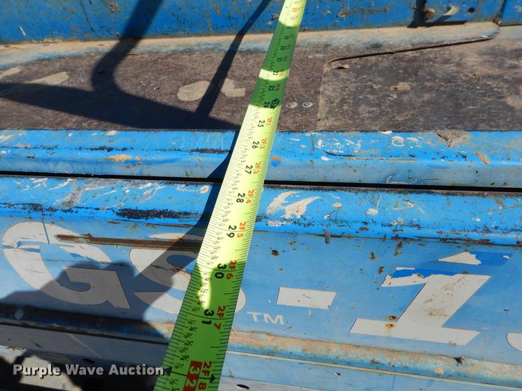image for item EZ9791 2003 Genie GS-1930 scissor lift
