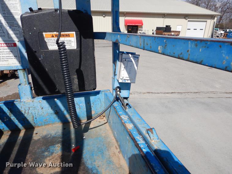 image for item EZ9791 2003 Genie GS-1930 scissor lift