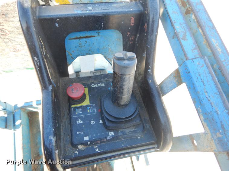 image for item EZ9791 2003 Genie GS-1930 scissor lift