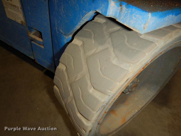 image for item EZ9817 2012 Genie GS-1930 scissor lift