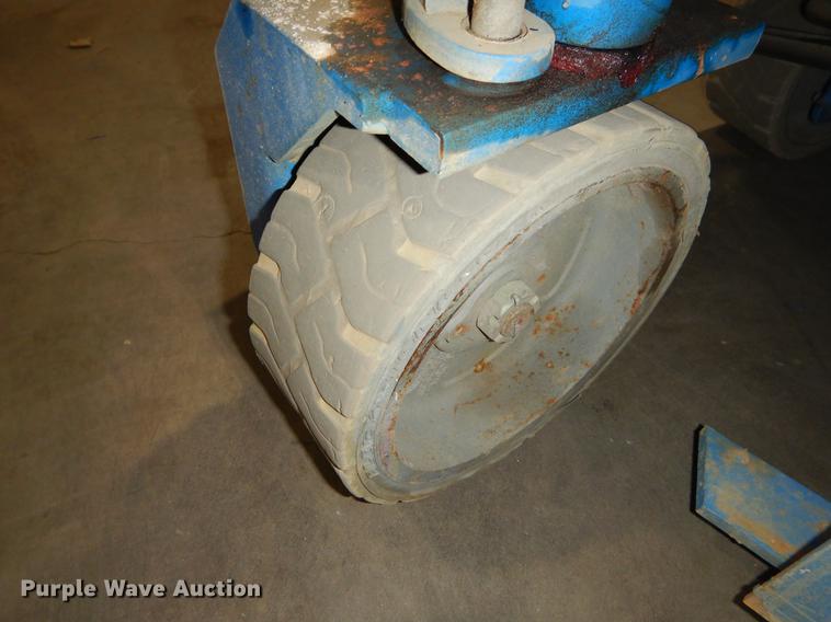 image for item EZ9817 2012 Genie GS-1930 scissor lift