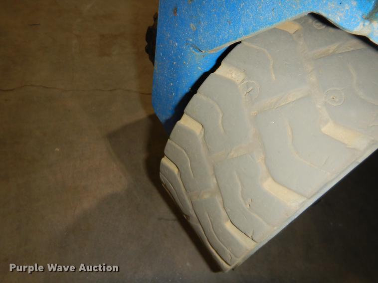 image for item EZ9817 2012 Genie GS-1930 scissor lift