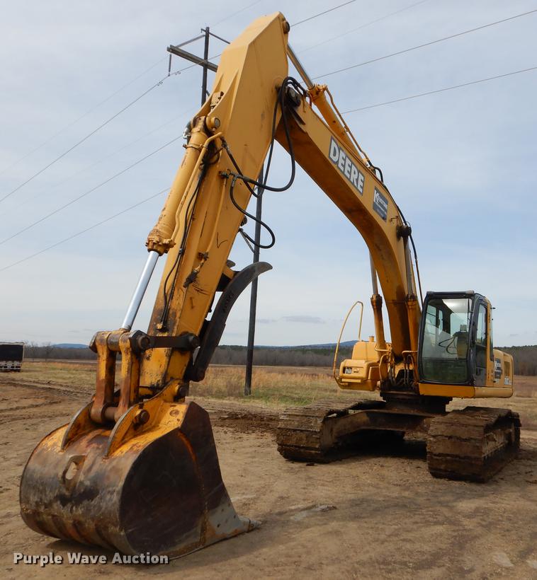 image for item EZ9829 2004 John Deere 270C excavator