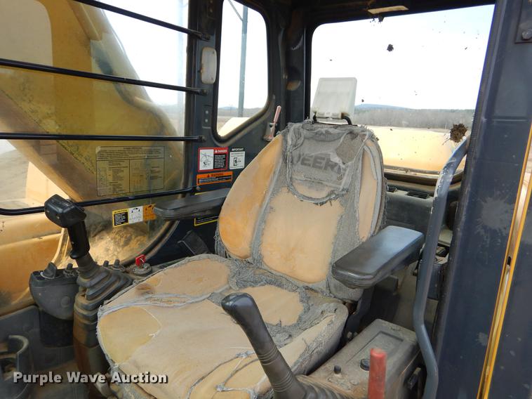 image for item EZ9829 2004 John Deere 270C excavator