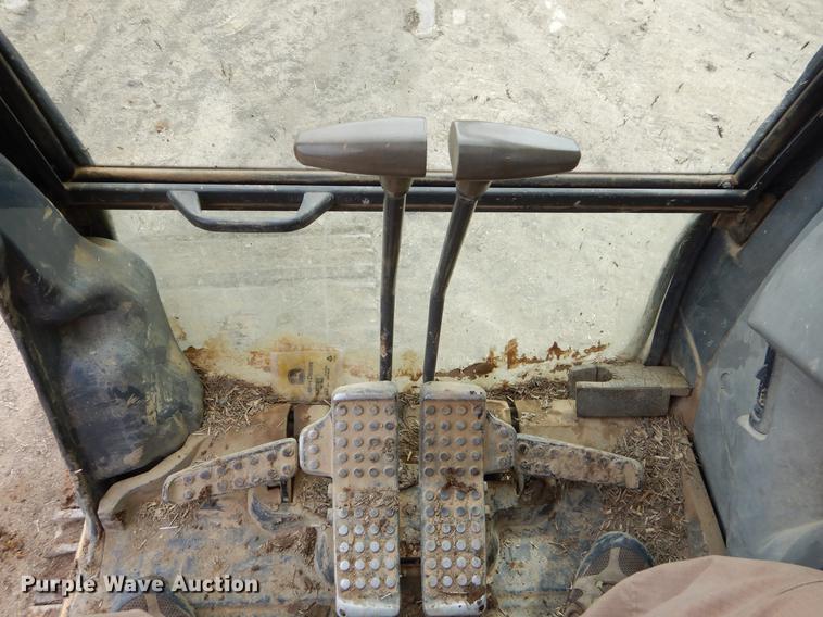 image for item EZ9829 2004 John Deere 270C excavator