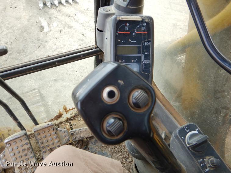 image for item EZ9829 2004 John Deere 270C excavator