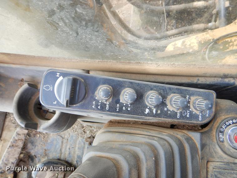 image for item EZ9829 2004 John Deere 270C excavator