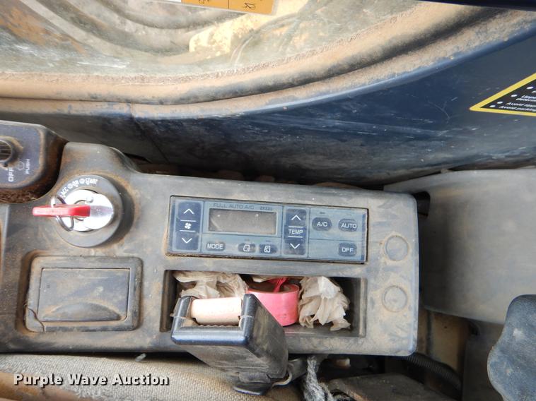 image for item EZ9829 2004 John Deere 270C excavator