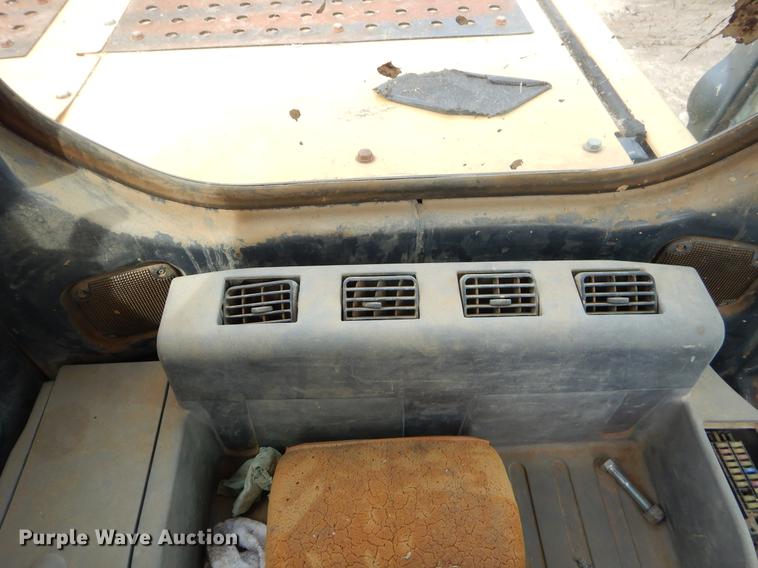 image for item EZ9829 2004 John Deere 270C excavator