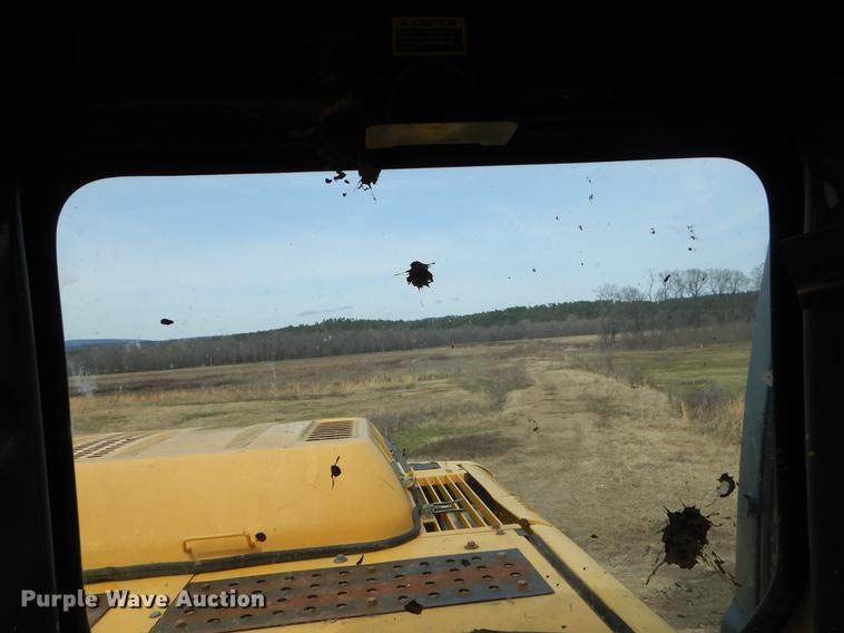 image for item EZ9829 2004 John Deere 270C excavator