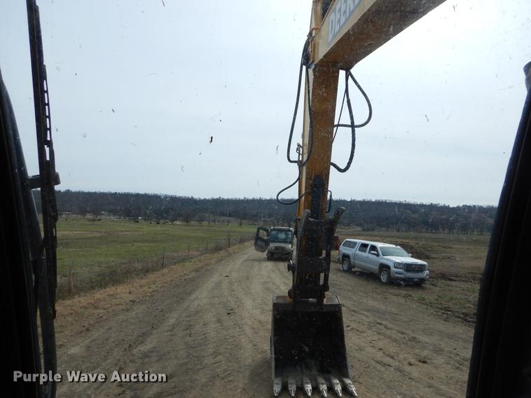 image for item EZ9829 2004 John Deere 270C excavator