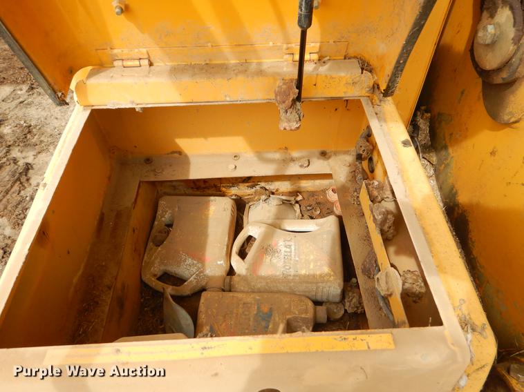 image for item EZ9829 2004 John Deere 270C excavator