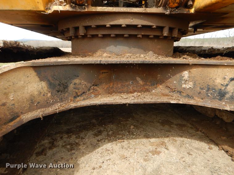 image for item EZ9829 2004 John Deere 270C excavator