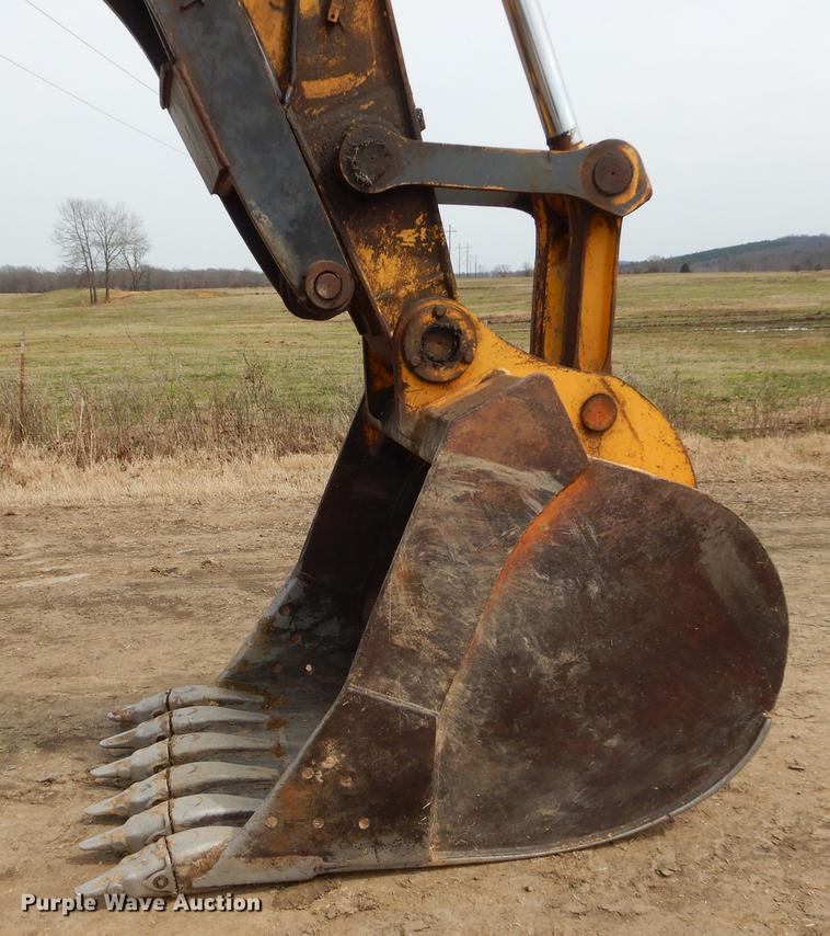 image for item EZ9829 2004 John Deere 270C excavator
