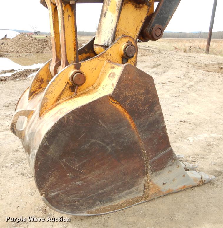 image for item EZ9829 2004 John Deere 270C excavator