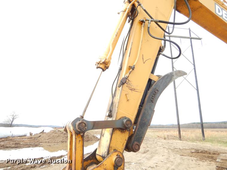 image for item EZ9829 2004 John Deere 270C excavator