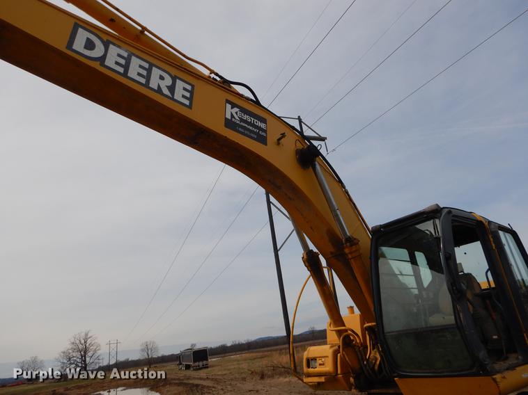 image for item EZ9829 2004 John Deere 270C excavator