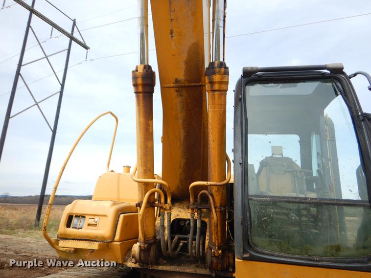 image for item EZ9829 2004 John Deere 270C excavator