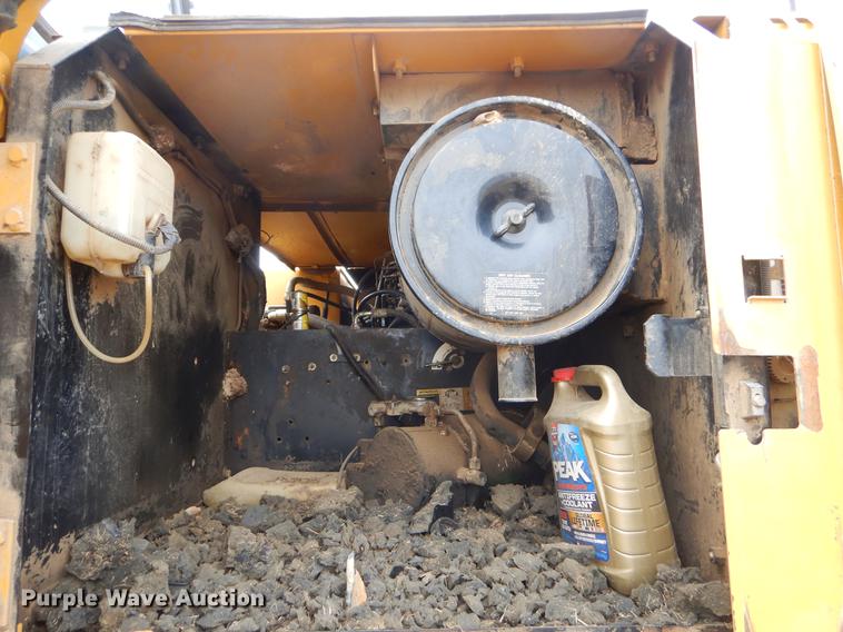 image for item EZ9829 2004 John Deere 270C excavator