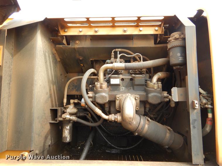 image for item EZ9829 2004 John Deere 270C excavator