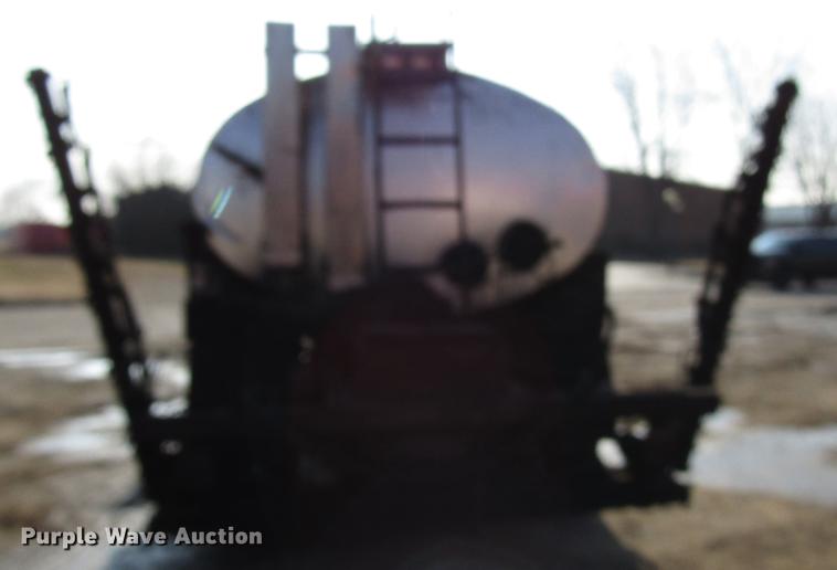 image for item FJ9626 1994 Ford F700 oil distributor truck