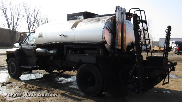 image for item FJ9626 1994 Ford F700 oil distributor truck