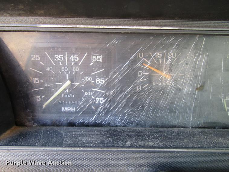 image for item FJ9626 1994 Ford F700 oil distributor truck