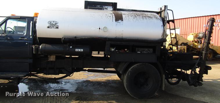 image for item FJ9626 1994 Ford F700 oil distributor truck