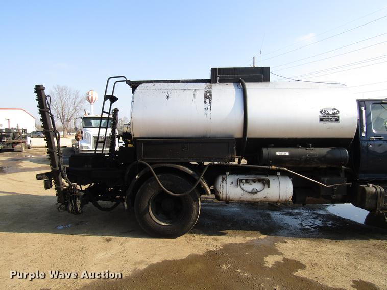 image for item FJ9626 1994 Ford F700 oil distributor truck