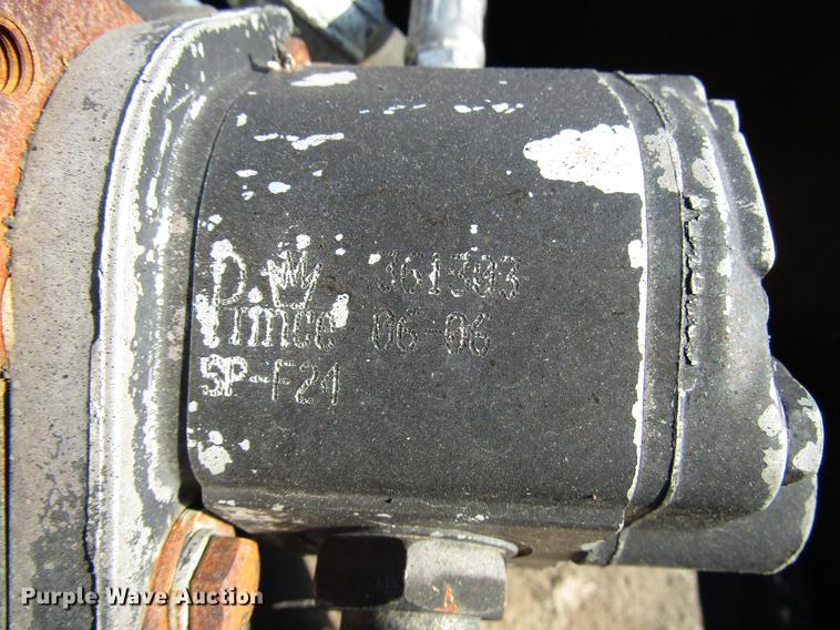 image for item FJ9626 1994 Ford F700 oil distributor truck