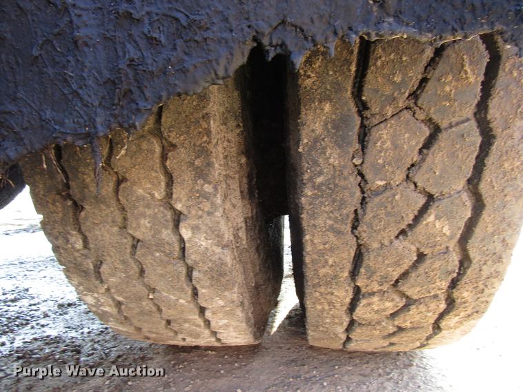 image for item FJ9626 1994 Ford F700 oil distributor truck