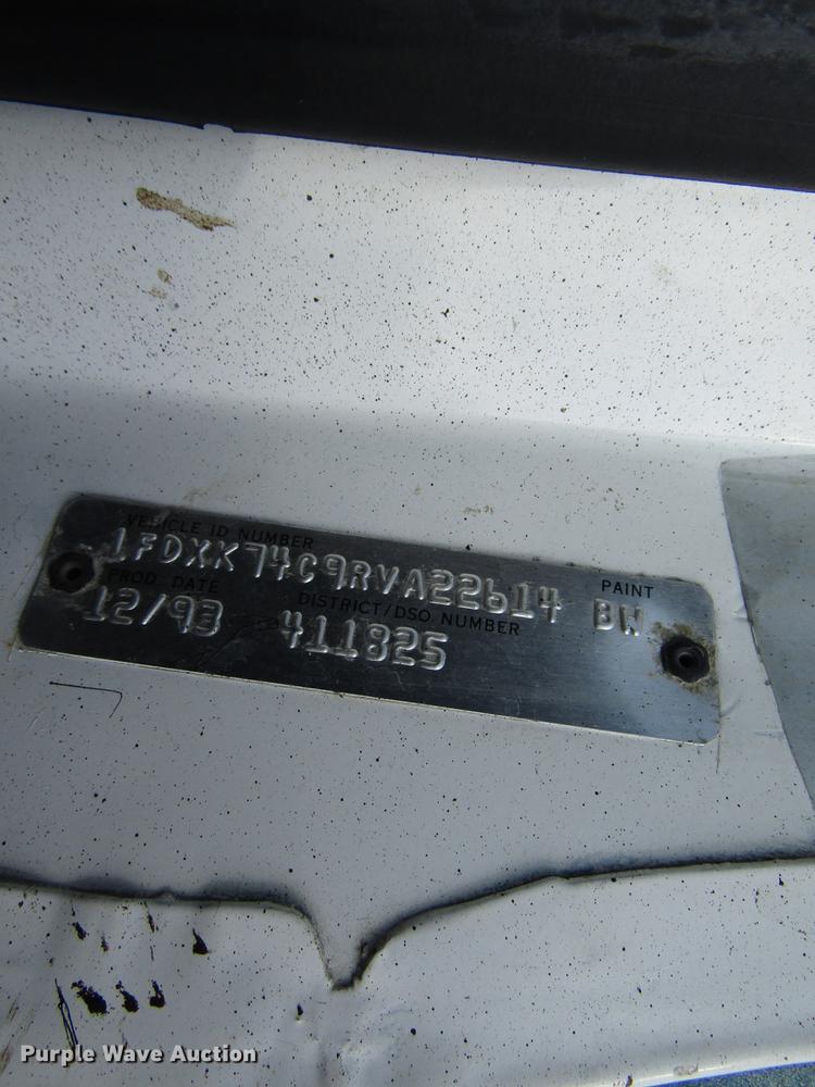 image for item FJ9626 1994 Ford F700 oil distributor truck