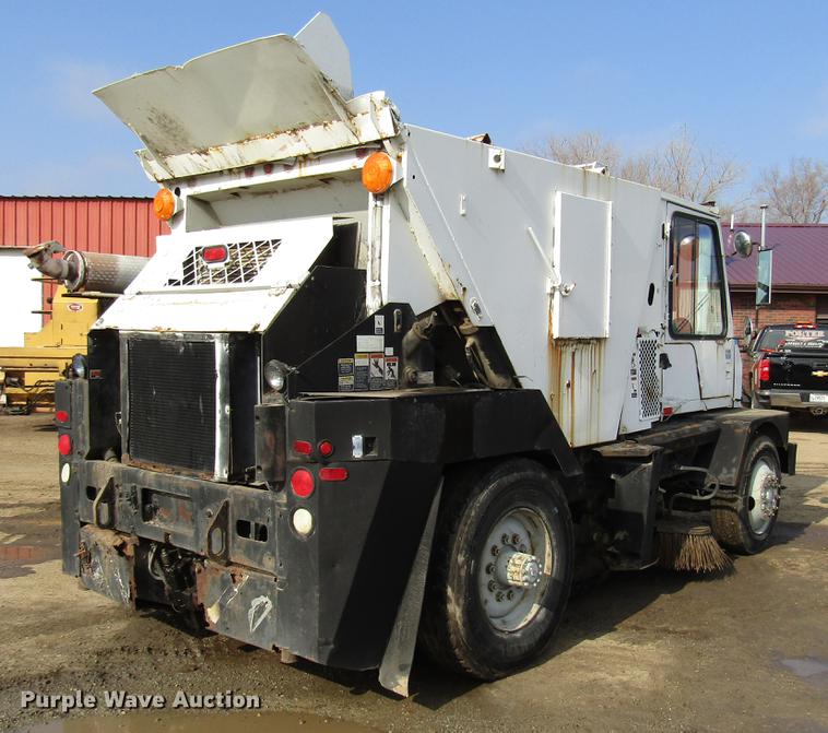 image for item FJ9627 2000 Johnston street sweeper
