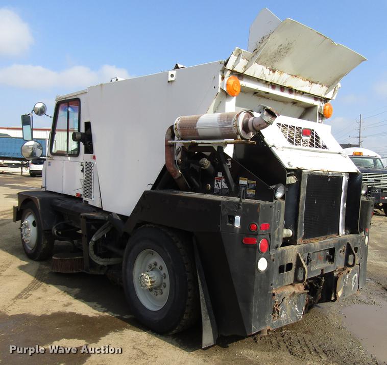 image for item FJ9627 2000 Johnston street sweeper