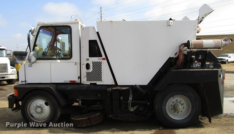 image for item FJ9627 2000 Johnston street sweeper