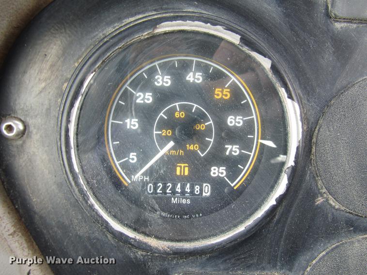 image for item FJ9627 2000 Johnston street sweeper