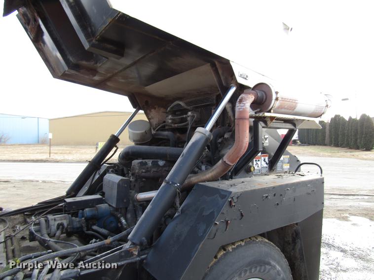 image for item FJ9627 2000 Johnston street sweeper