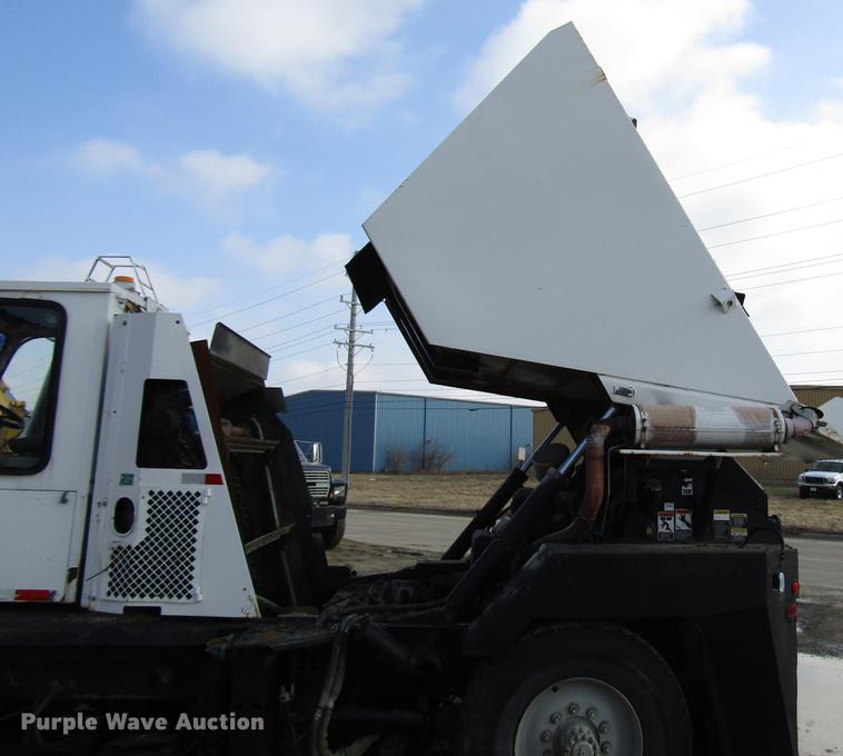 image for item FJ9627 2000 Johnston street sweeper