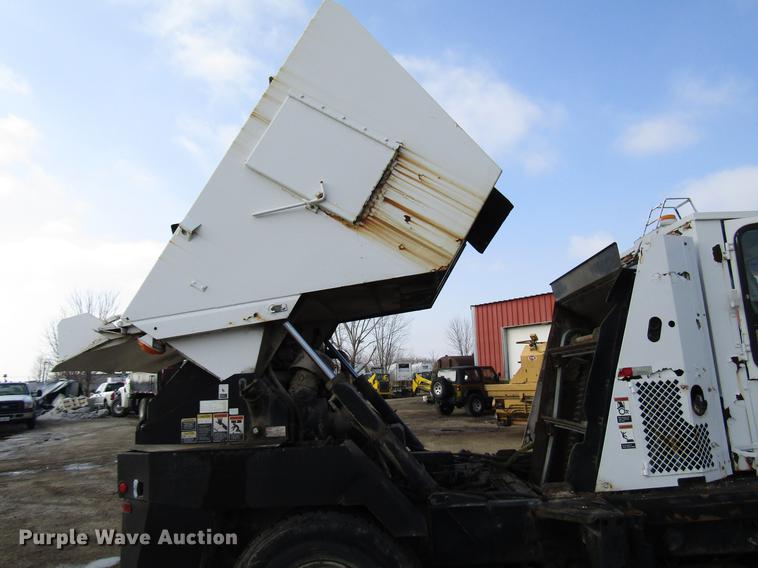 image for item FJ9627 2000 Johnston street sweeper