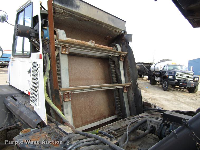 image for item FJ9627 2000 Johnston street sweeper