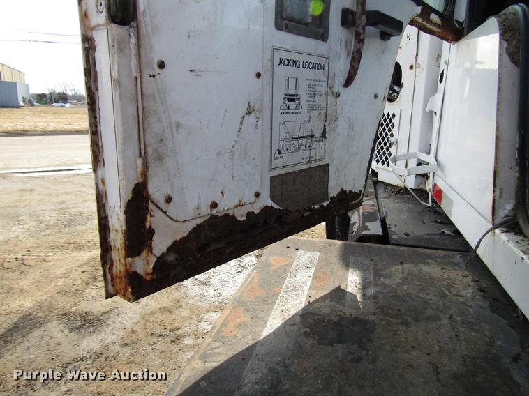 image for item FJ9627 2000 Johnston street sweeper