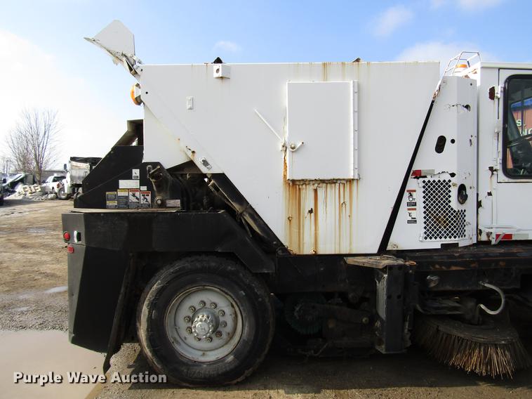 image for item FJ9627 2000 Johnston street sweeper