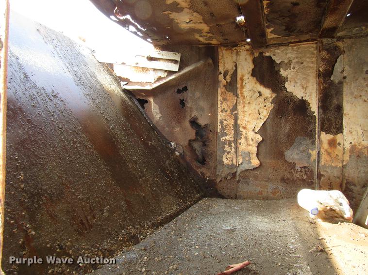 image for item FJ9627 2000 Johnston street sweeper