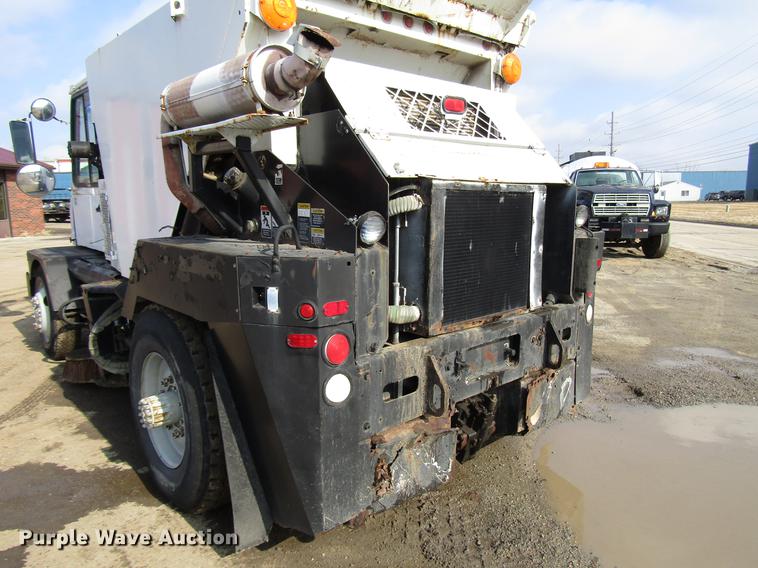 image for item FJ9627 2000 Johnston street sweeper