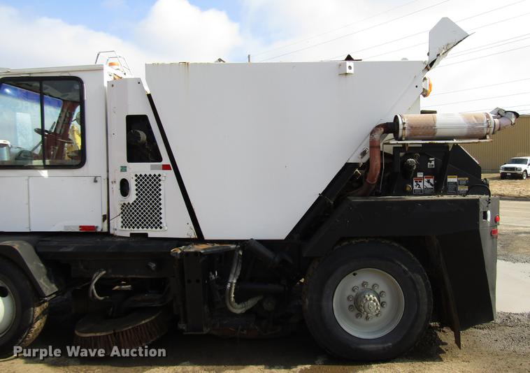 image for item FJ9627 2000 Johnston street sweeper