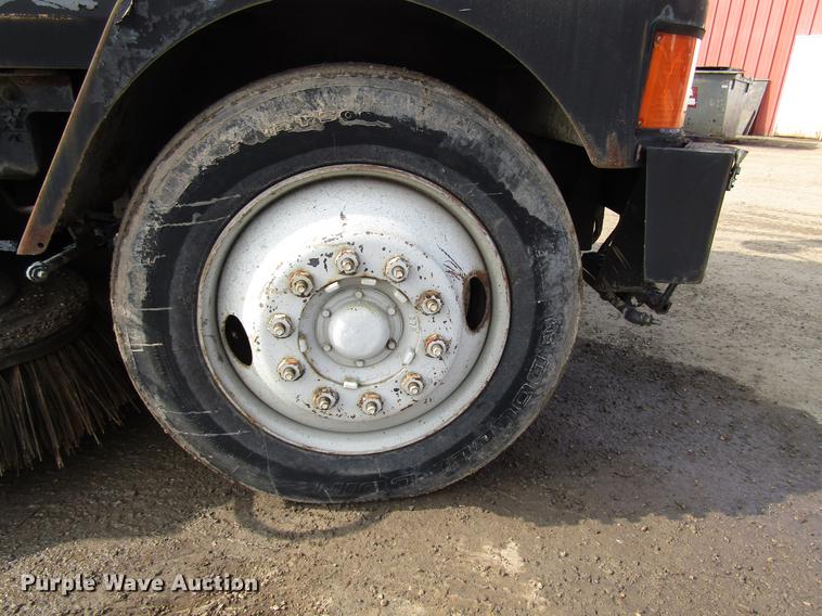 image for item FJ9627 2000 Johnston street sweeper