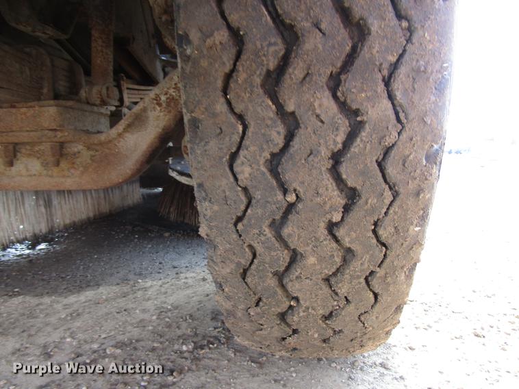 image for item FJ9627 2000 Johnston street sweeper